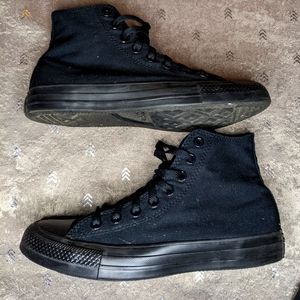 Alla black chick Taylors